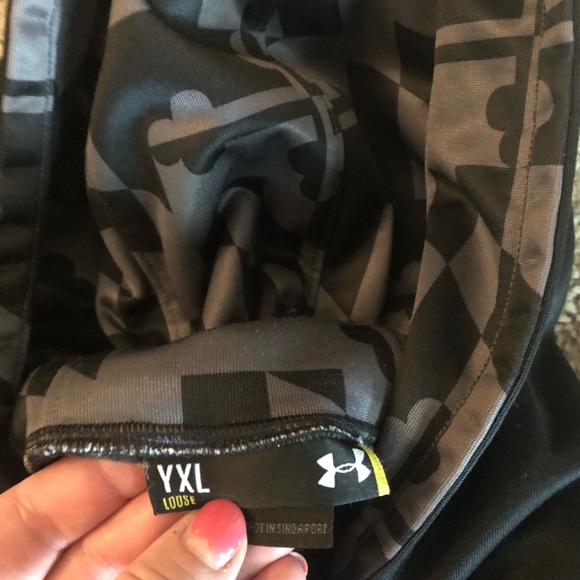 Boys UNDER ARMOR HOODIES ⛄️🍁 - Picture 4 of 4